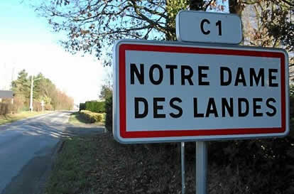 Panneau at entrance to Notre Dame des Landes, the site of the new Nantes airport in France