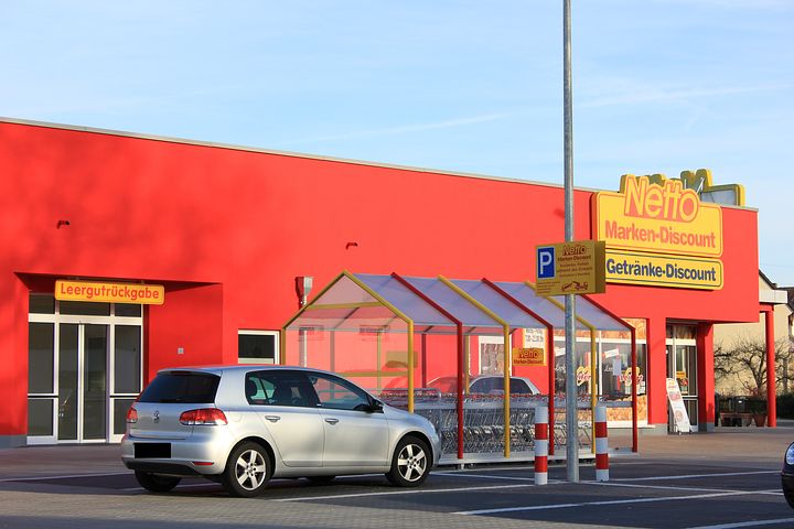 Defying the growing stronghold of large French supermarket chains